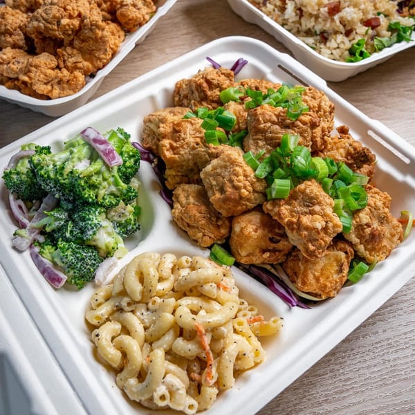 A Hawaiian plate lunch with crispy fried chicken, macaroni salad, and broccoli salad.